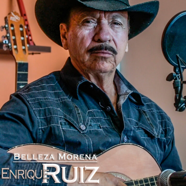 Enrique Ruiz cantando belleza morena